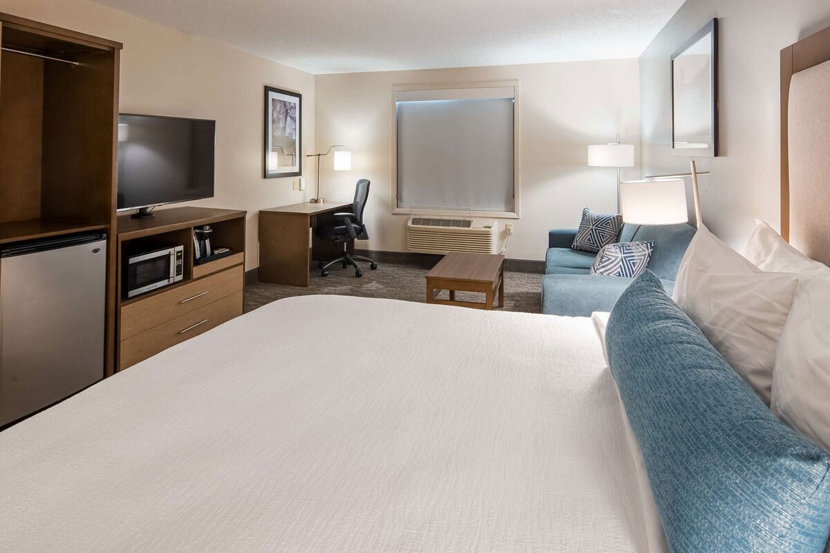 In-room safe, desk, soundproofing, iron/ironing board