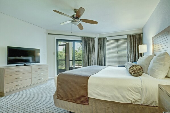 Suite, 2 Bedrooms | 2 bedrooms, in-room safe, desk, blackout curtains - Club Wyndham Orlando International (Orlando)