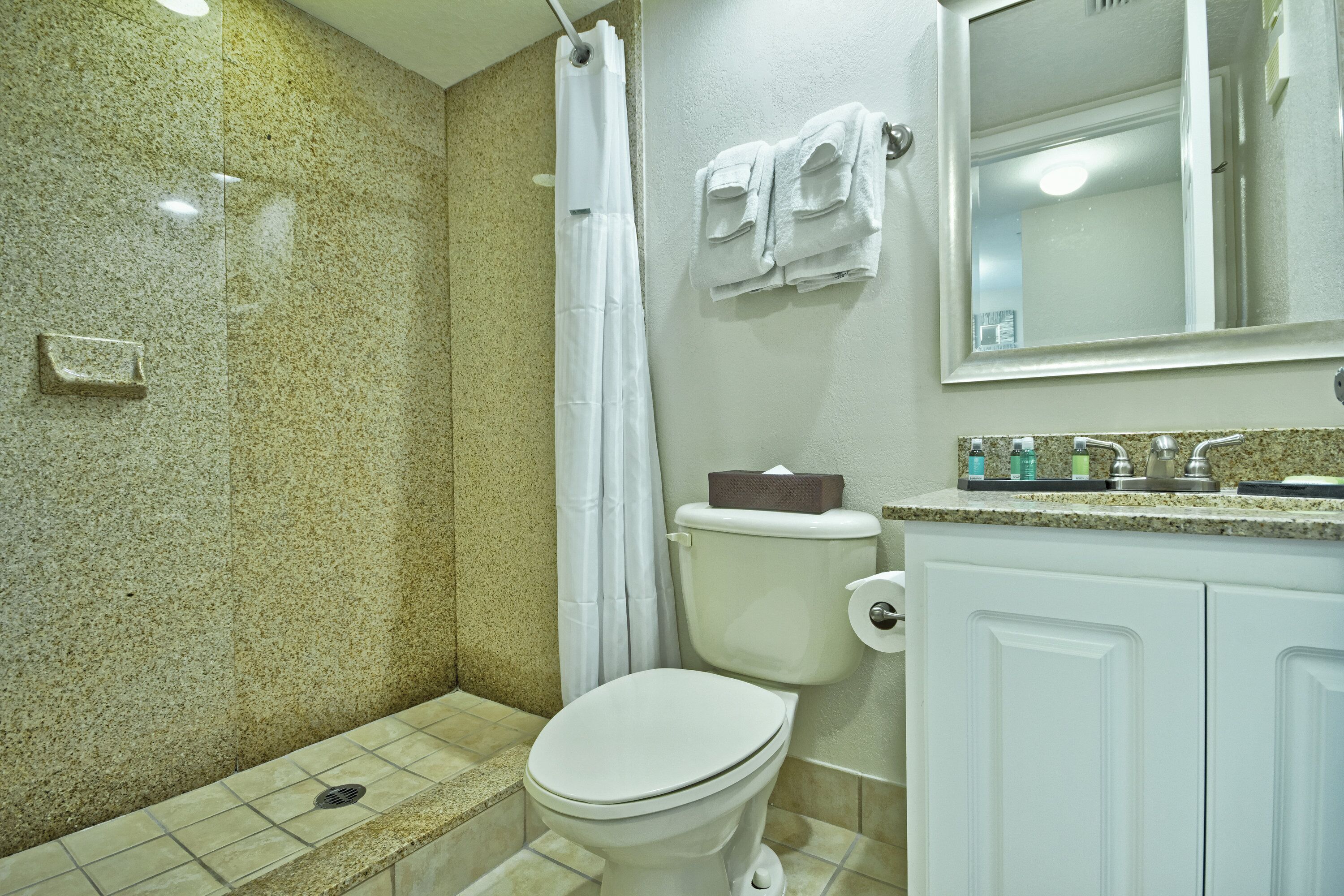 suite, 2 bedrooms | bathroom | combined shower/bathtub, free toiletries, hair dryer, towels