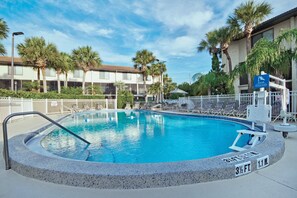 Outdoor pool, open 8:00 AM to 11:00 PM, pool umbrellas, pool loungers - Club Wyndham Orlando International (Orlando)