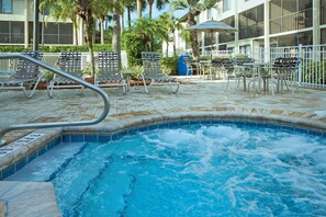 Outdoor spa tub - Club Wyndham Orlando International (Orlando)