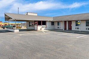 Exterior - Rodeway Inn Dickson (Dickson)