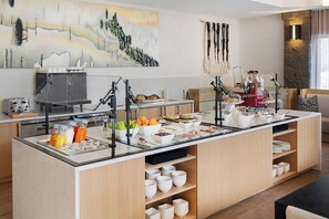 Tägliches Frühstücksbuffet gegen Gebühr