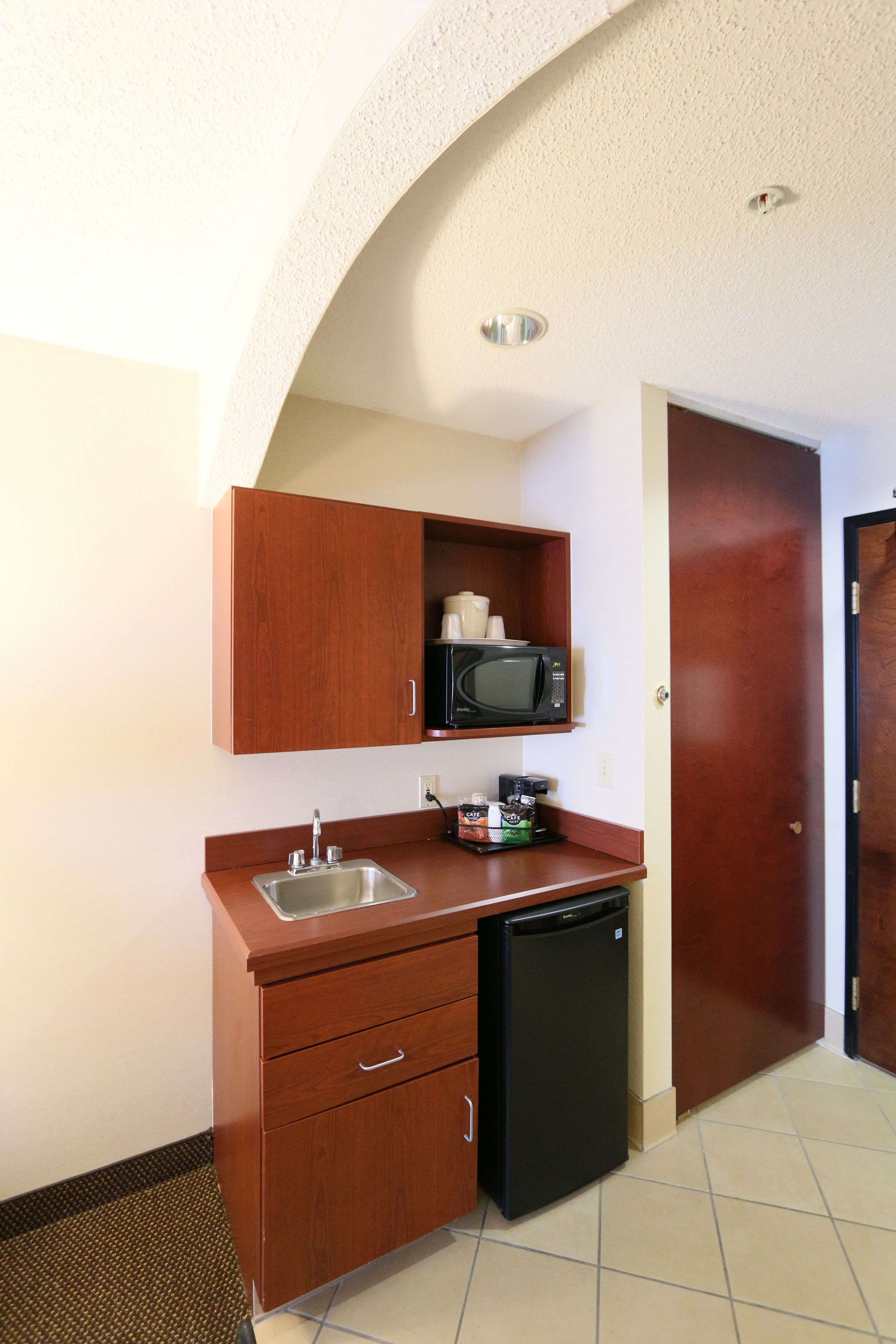 fridge, microwave, coffee/tea maker