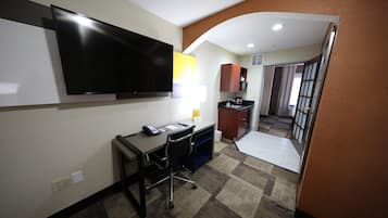 Suite exécutive, 1 grand lit et 1 canapé-lit, non-fumeur (2 Person Sofa Bed) | Literie de qualité, bureau, espace de travail pour ordinateurs portables