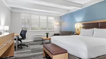 Literie de qualité, bureau, espace de travail pour ordinateurs portables