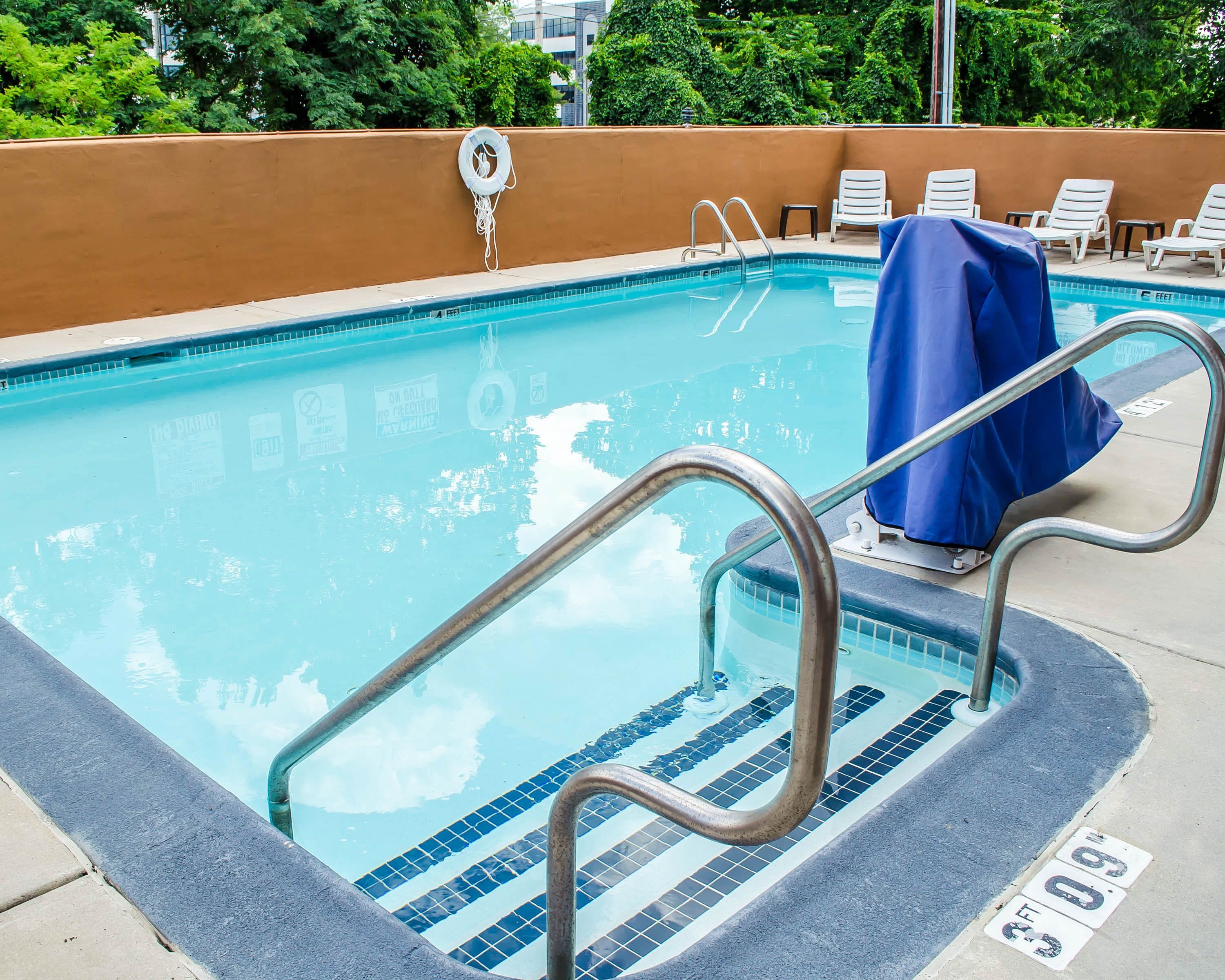seasonal outdoor pool, open 9:00 am to 9:00 pm, pool loungers