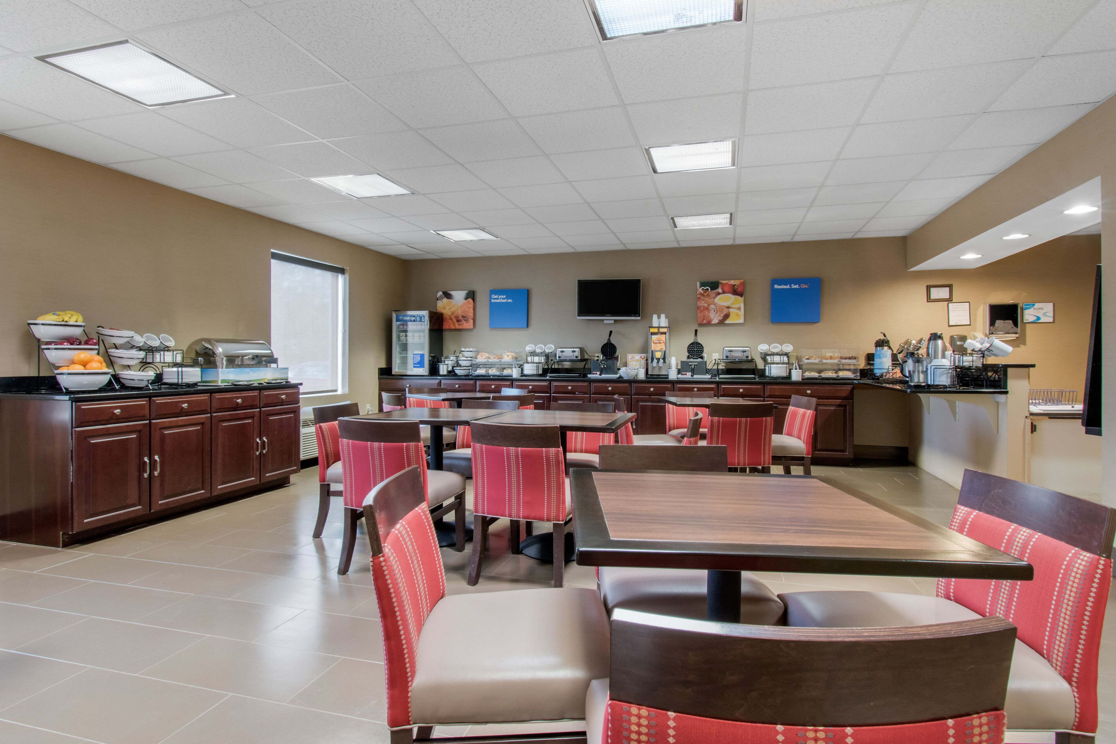 free buffet breakfast