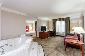 Deluxe Suite, 1 King Bed, Non Smoking | In-room safe, free cribs/infant beds, rollaway beds, free WiFi