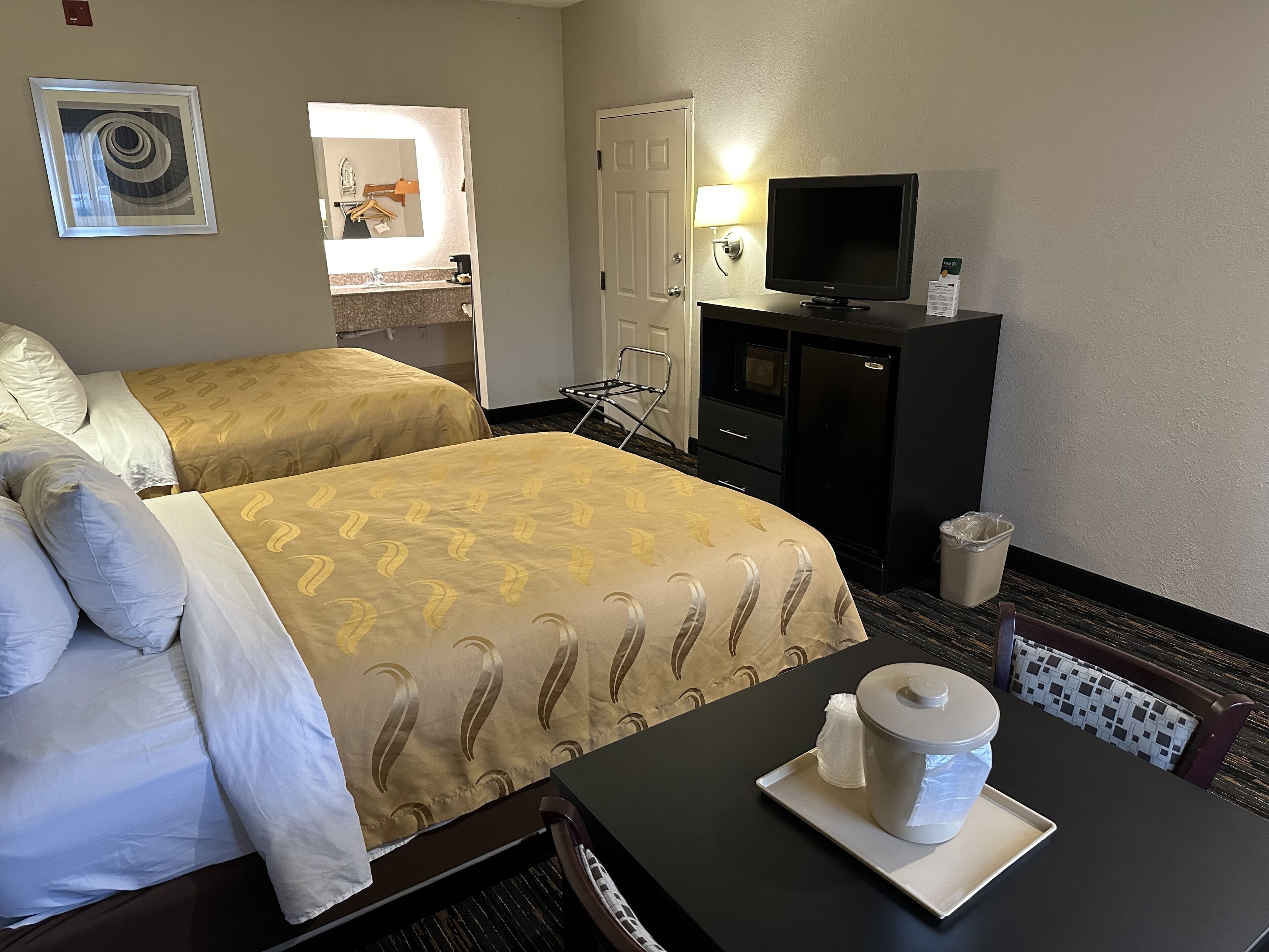 Chambre, 2 grands lits, non-fumeur | Literie de qualité, bureau, fer et planche à repasser