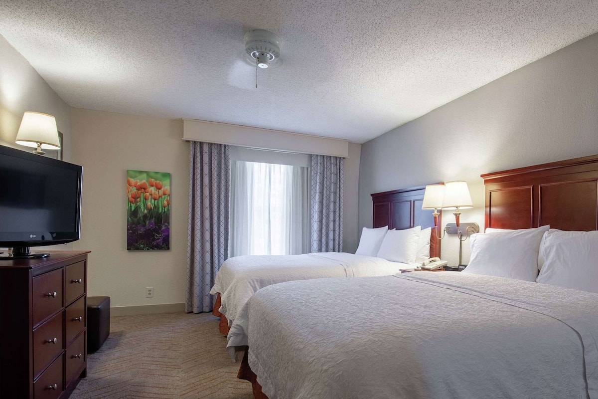 In-room safe, desk, laptop workspace, blackout drapes