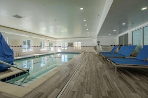 Una piscina cubierta