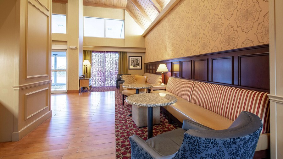 Hampton Inn & Suites Williamsburg-Richmond Rd.