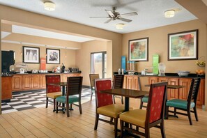 Free buffet breakfast 