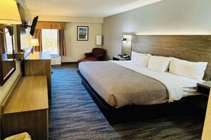 Desk, laptop workspace, blackout curtains, iron/ironing board - Quality Inn Danville - University Area (Danville)