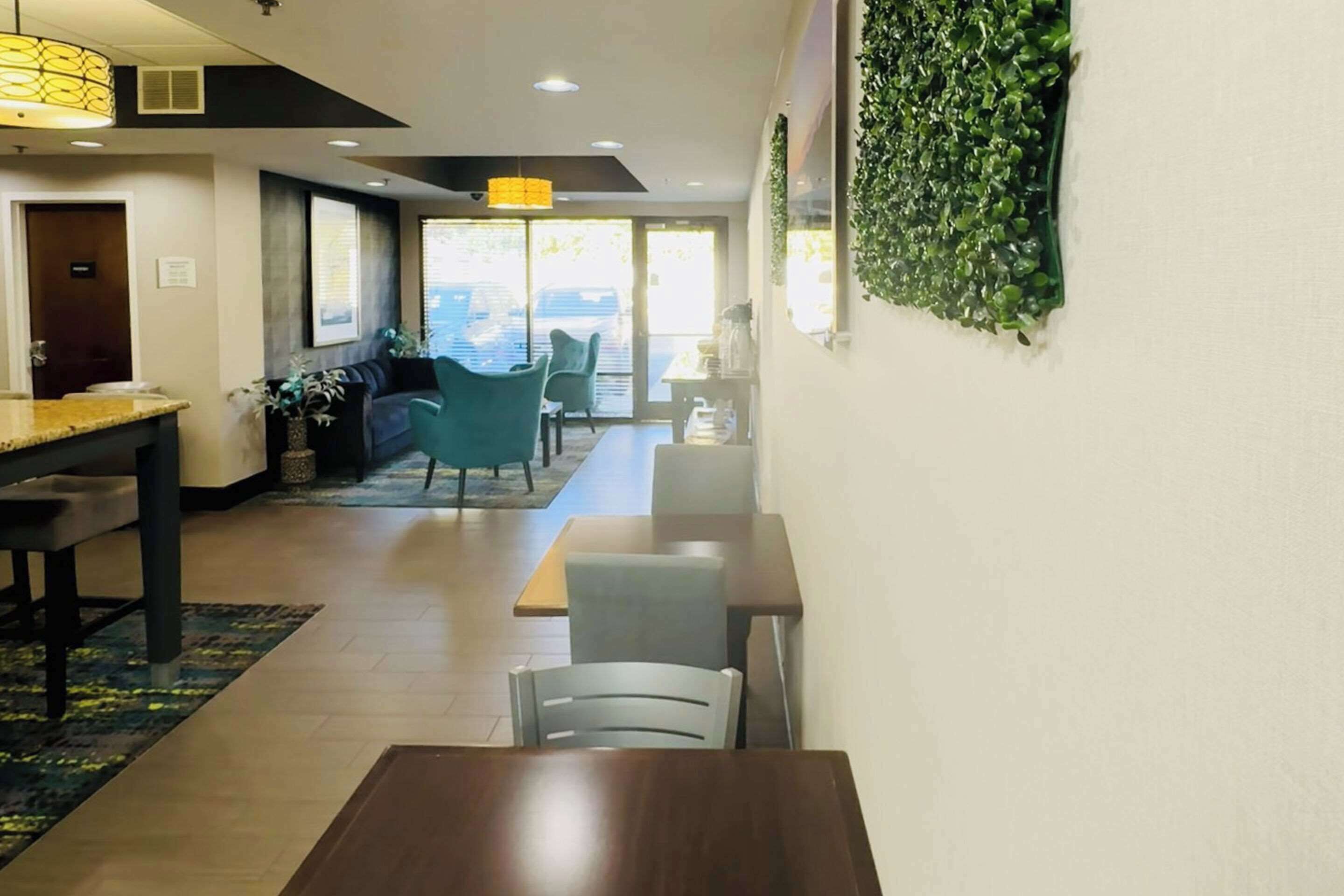 free daily on-the-go breakfast