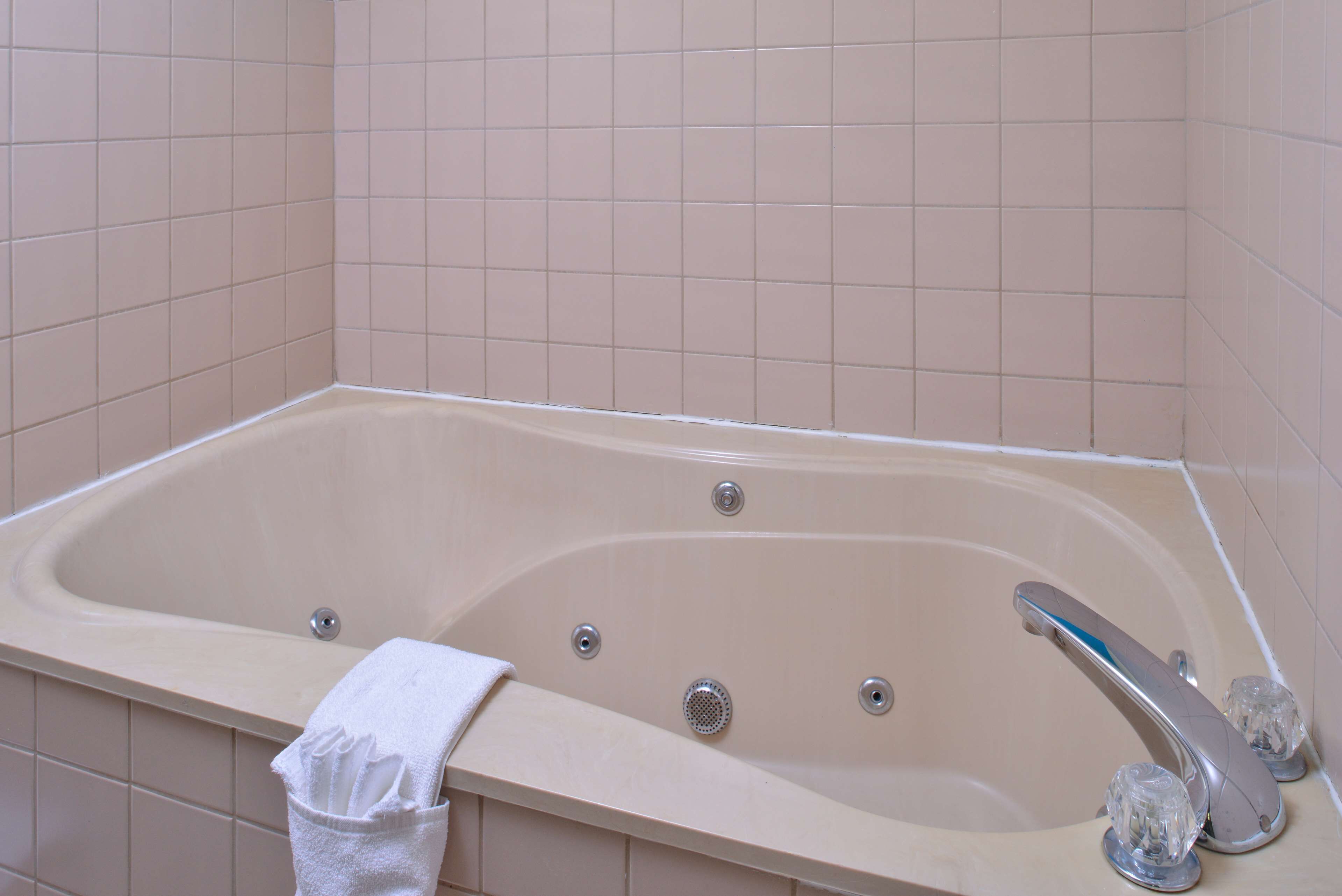 Suite, 1 King Bed, Non Smoking, Jetted Tub | Spa