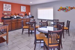 Breakfast meal - Americas Best Value Inn Batesville (Batesville)
