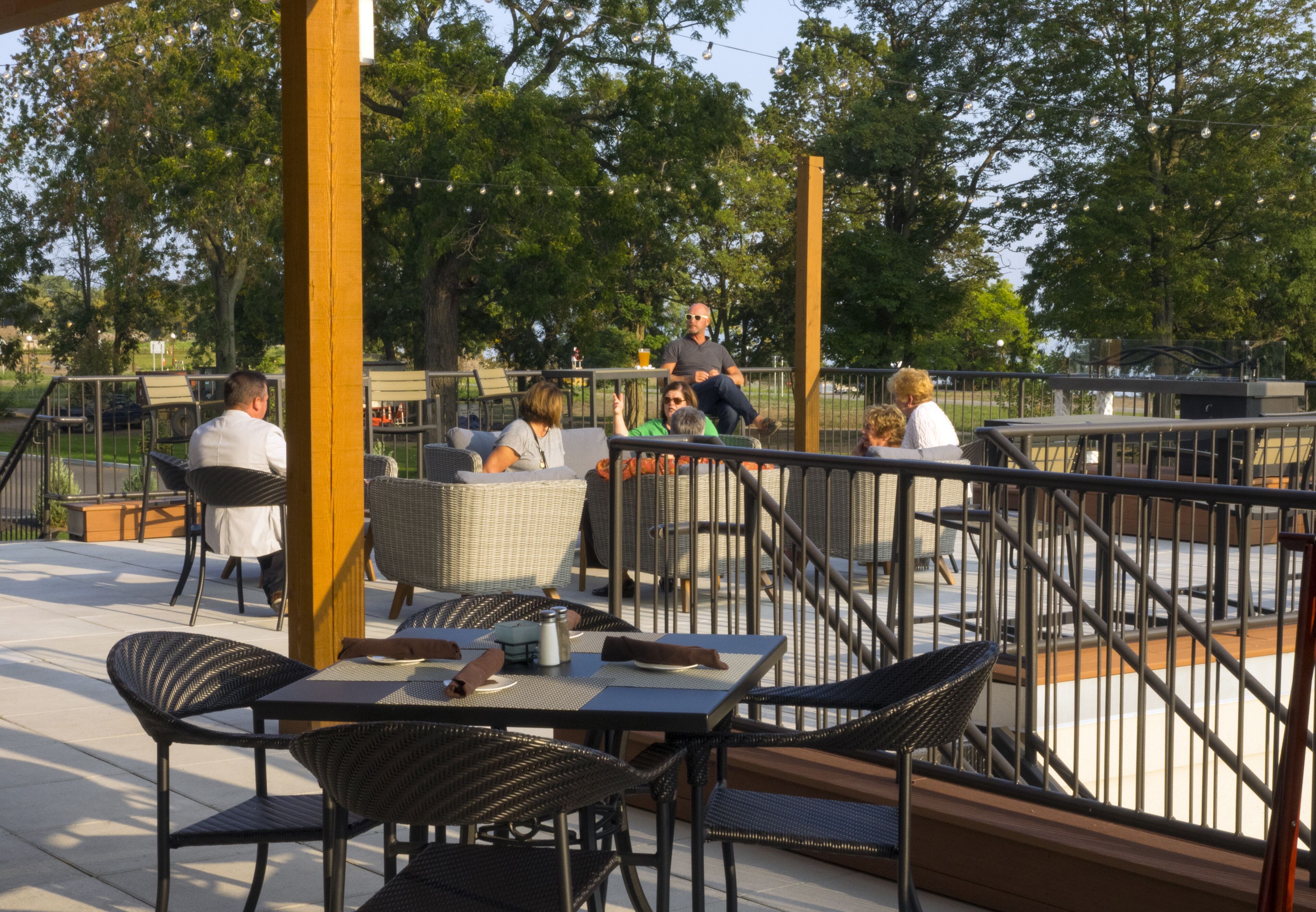 breakfast, lunch and dinner served