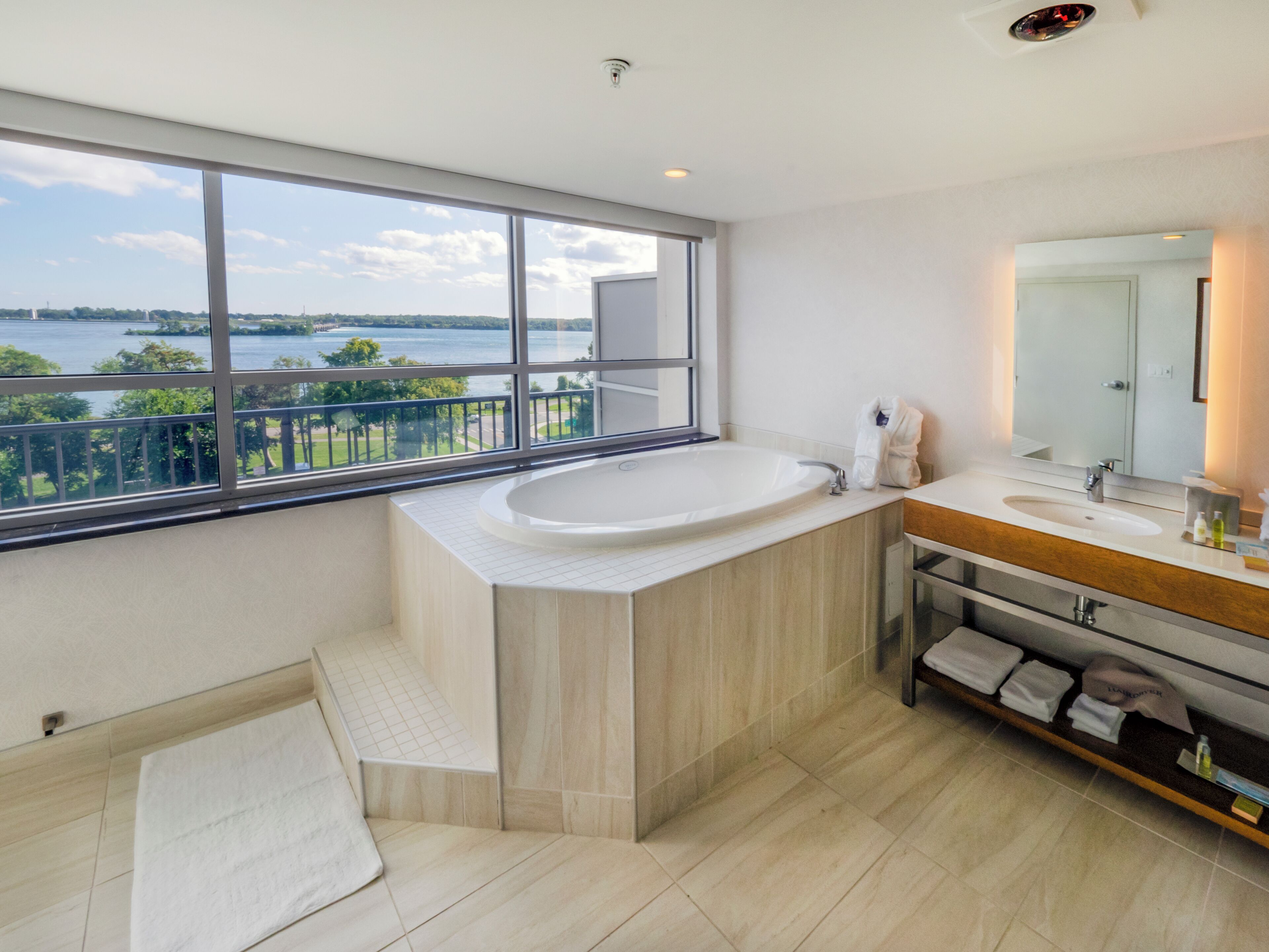room, 1 king bed, jetted tub, river view (balcony) | bathroom | shower, free toiletries, hair dryer, towels