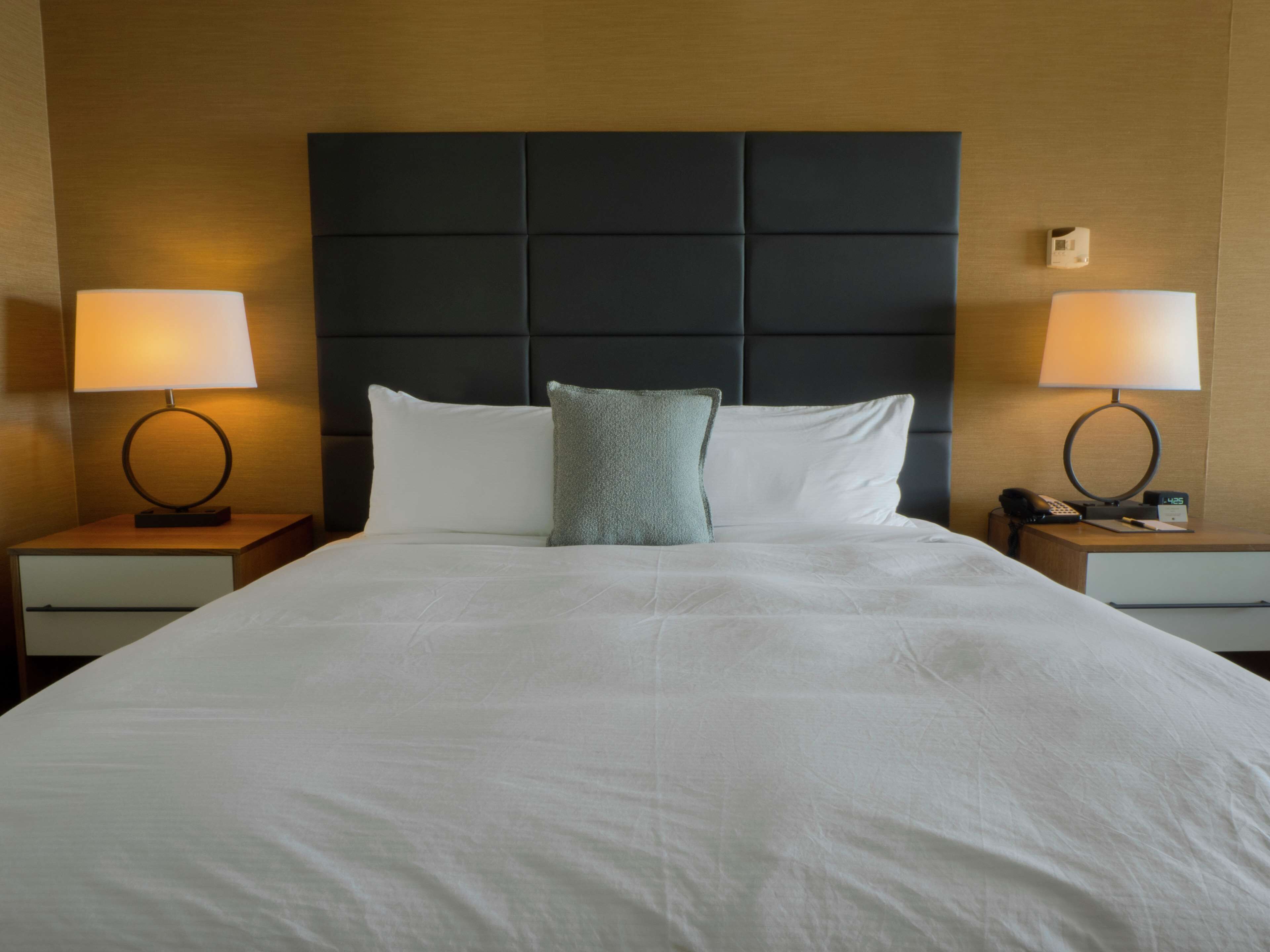 Premium bedding, in-room safe, iron/ironing board