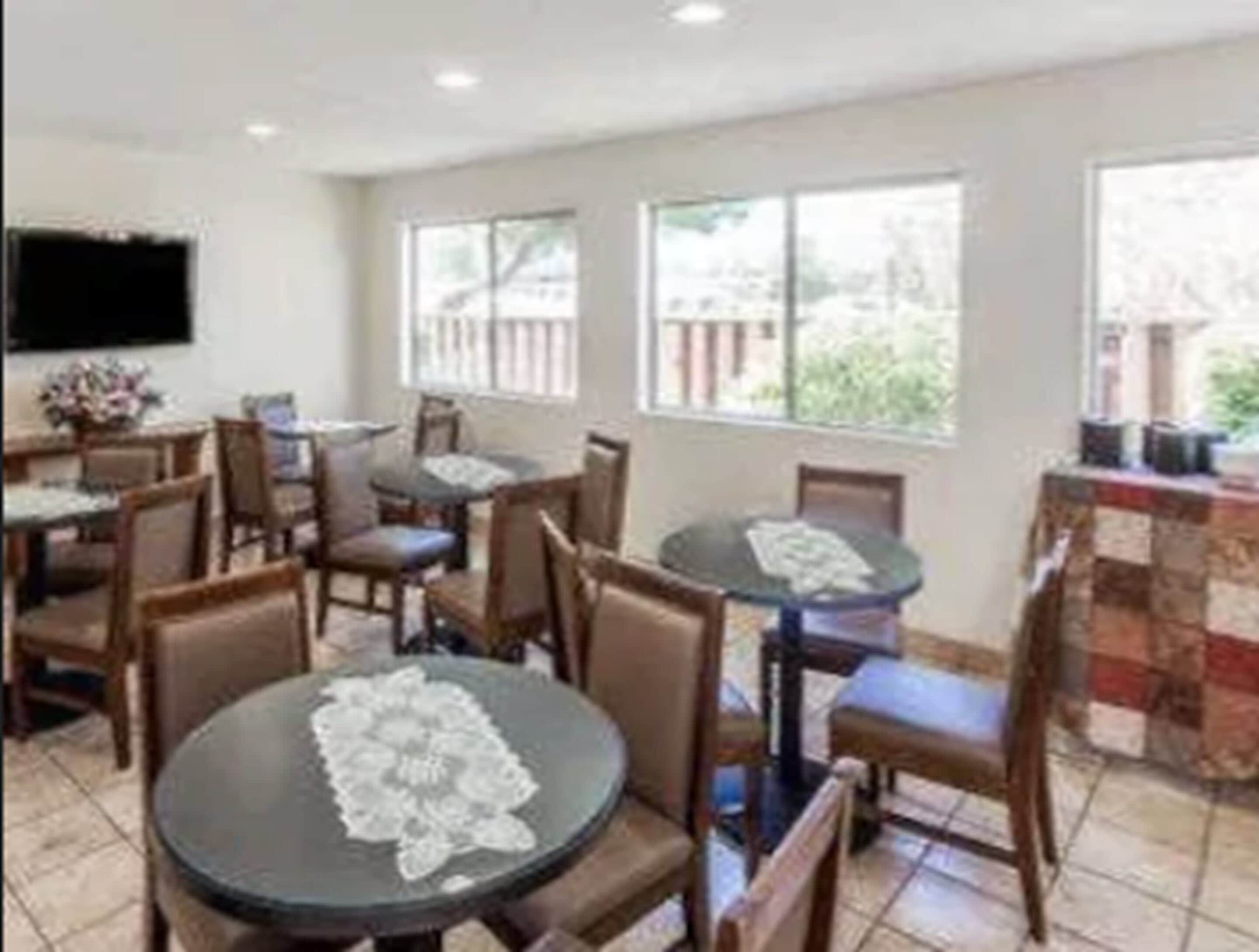 Photo - Days Inn by Wyndham San Marcos