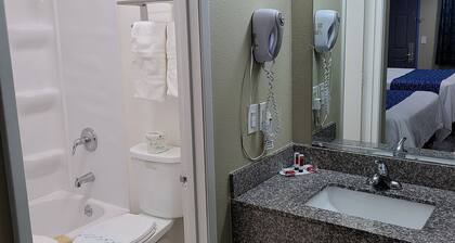 Travelodge by Wyndham Clearlake