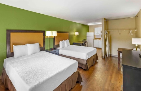 Desk, blackout curtains, free WiFi, bed sheets. Studio 6 Suites Sacramento Northgate CA