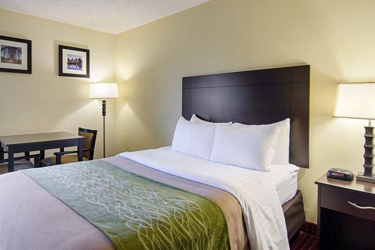Desk, iron/ironing board, free WiFi, bed sheets