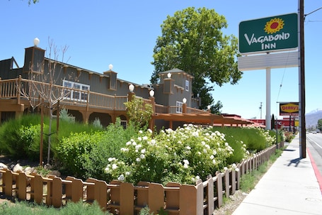 Exterior. Vagabond Inn Bishop