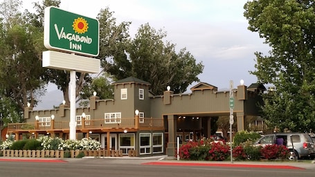 Front of property. Vagabond Inn Bishop