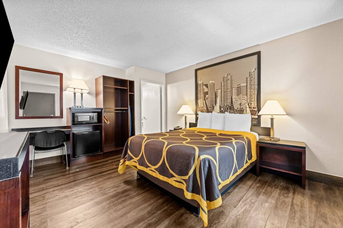 Room, 1 Queen Bed, Accessible, Non Smoking (Mobility/Hearing, Roll-In Shower) | Desk, iron/ironing board, free WiFi, bed sheets