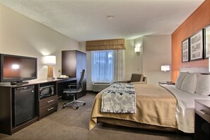 Escritorio, sistema de insonorización y tabla de planchar con plancha