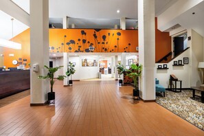 Lobby lounge