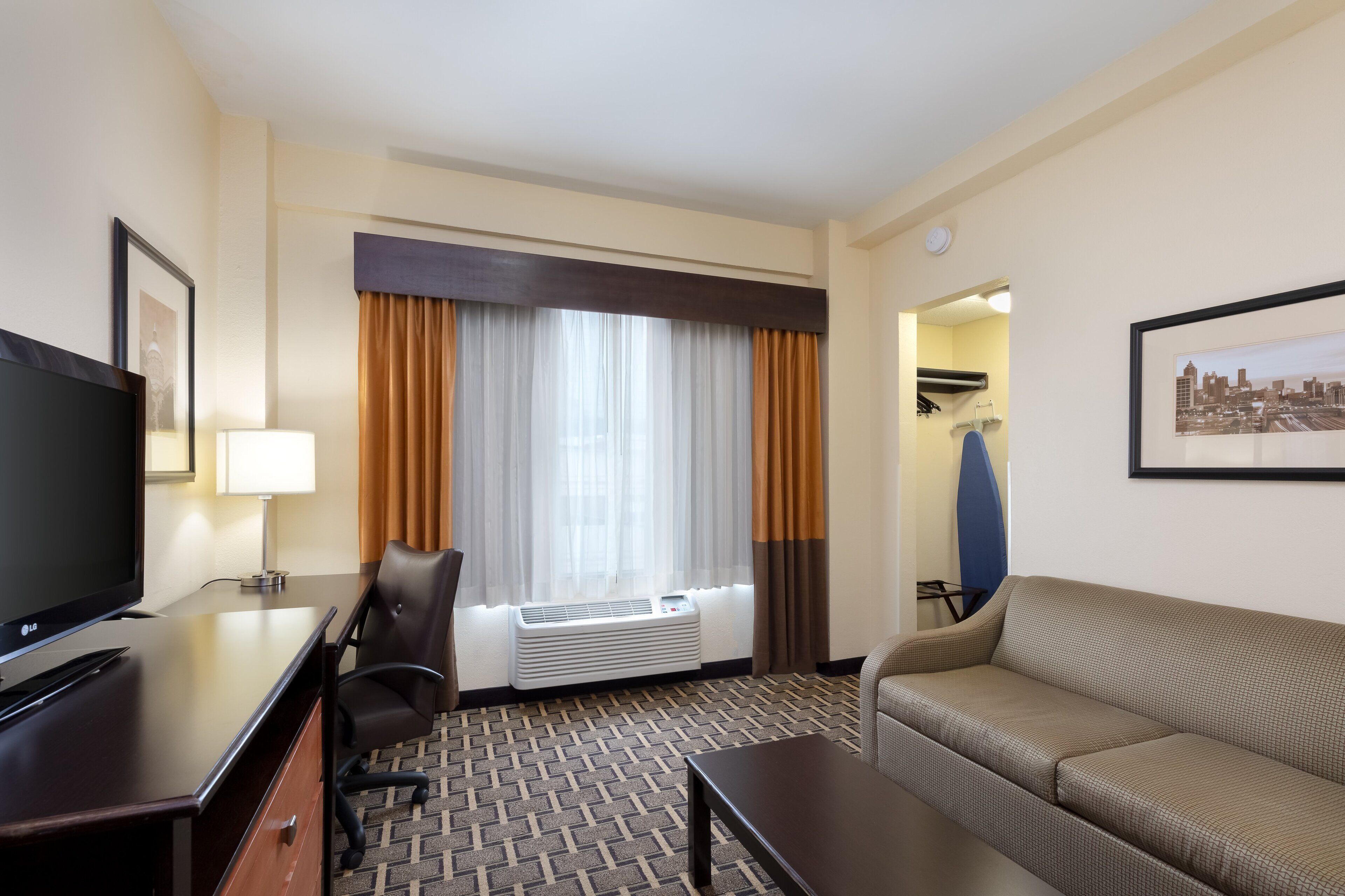 Photo - Holiday Inn Express & Suites - Atlanta Downtown by IHG