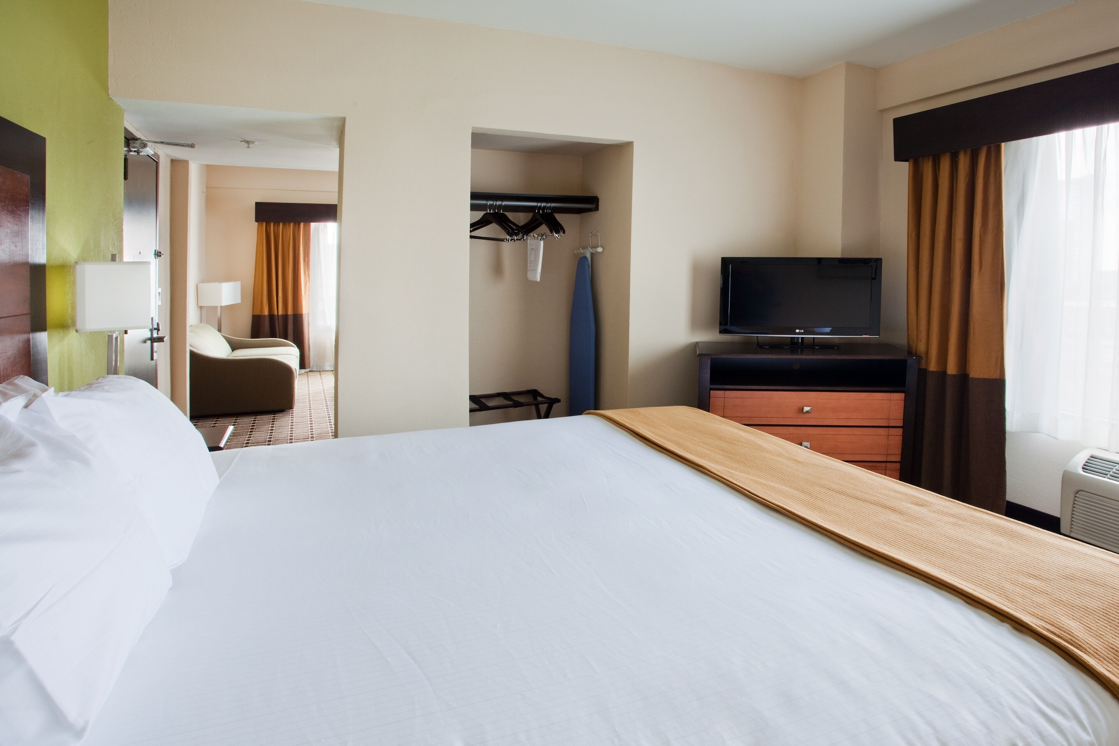 Photo - Holiday Inn Express & Suites - Atlanta Downtown by IHG