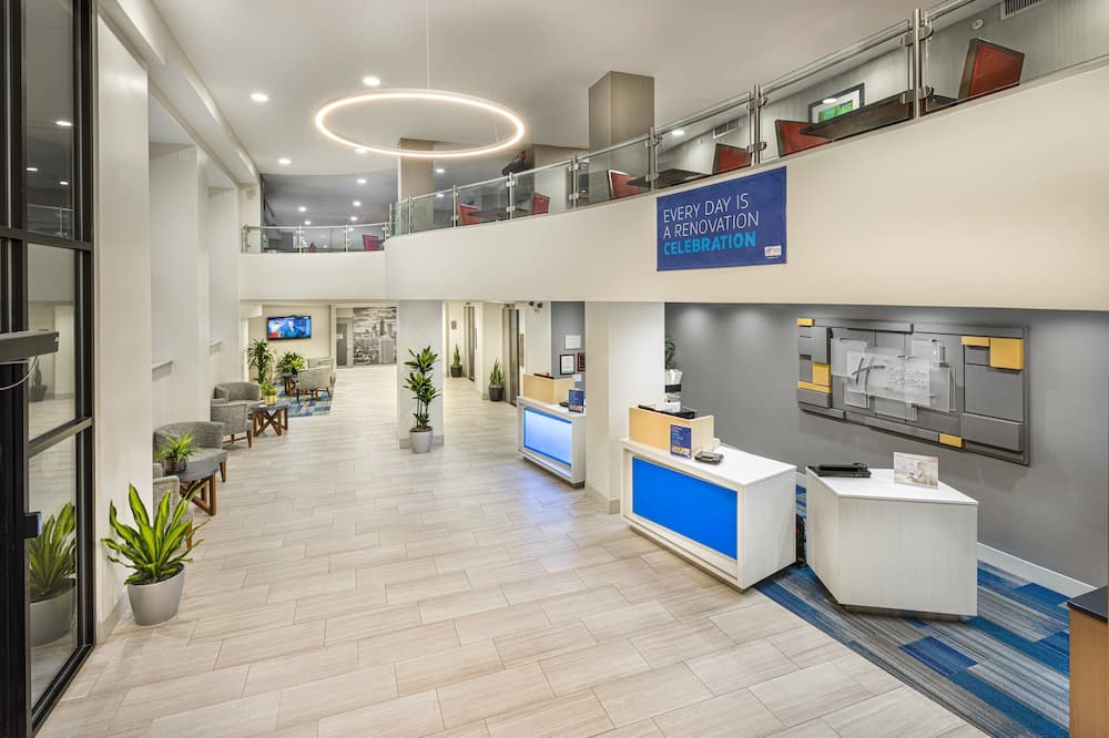 Holiday Inn Express and Suites Atlanta Downtown by IHG