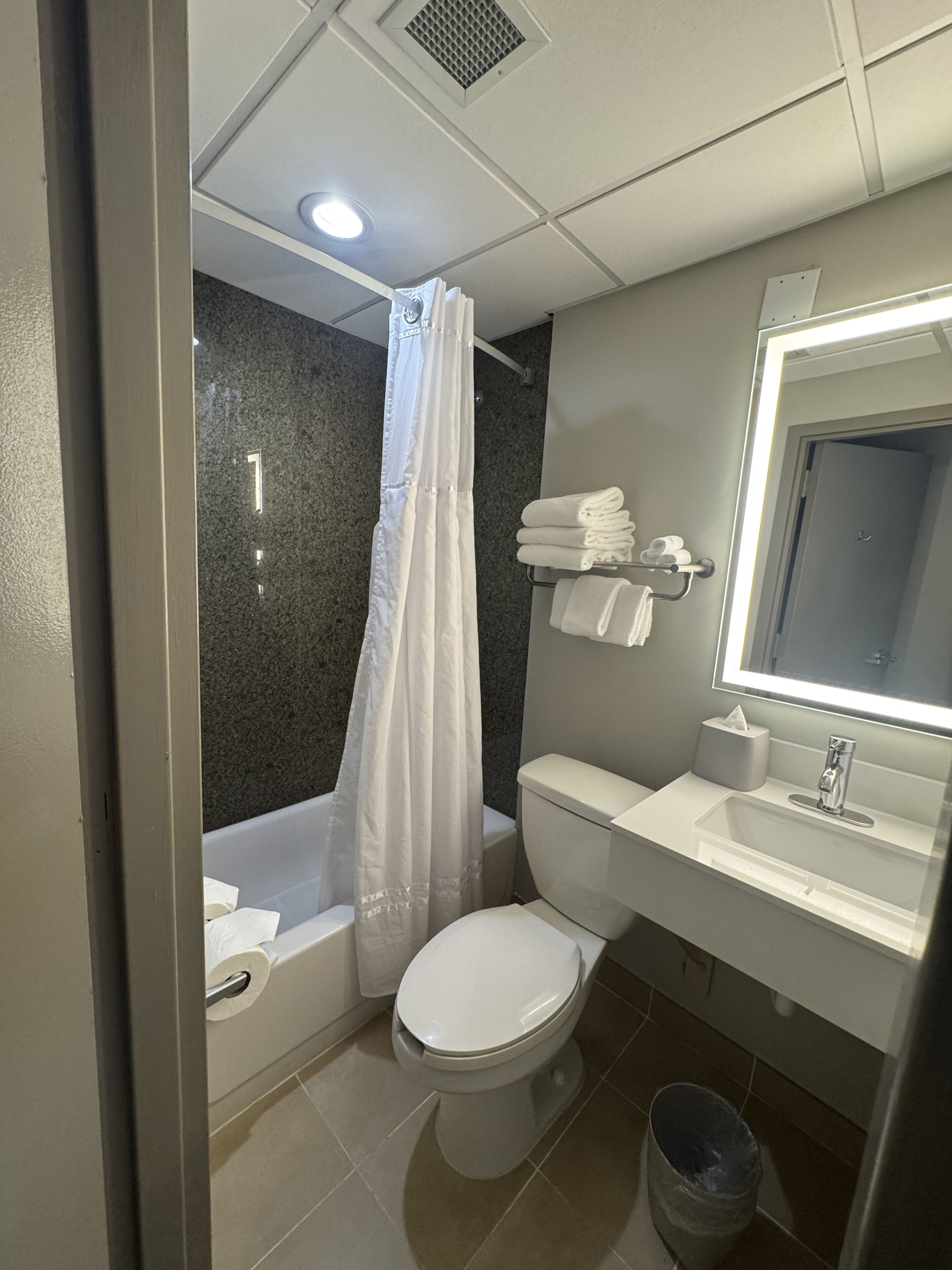 Photo - Holiday Inn Express and Suites Atlanta Downtown by IHG