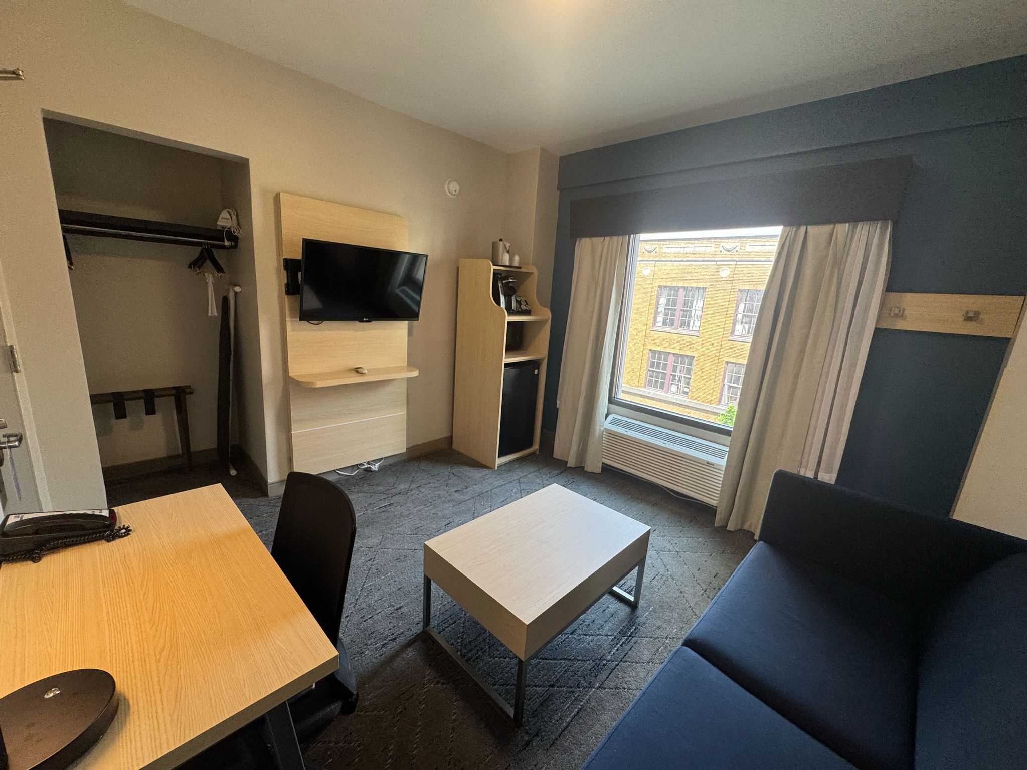Photo - Holiday Inn Express and Suites Atlanta Downtown by IHG