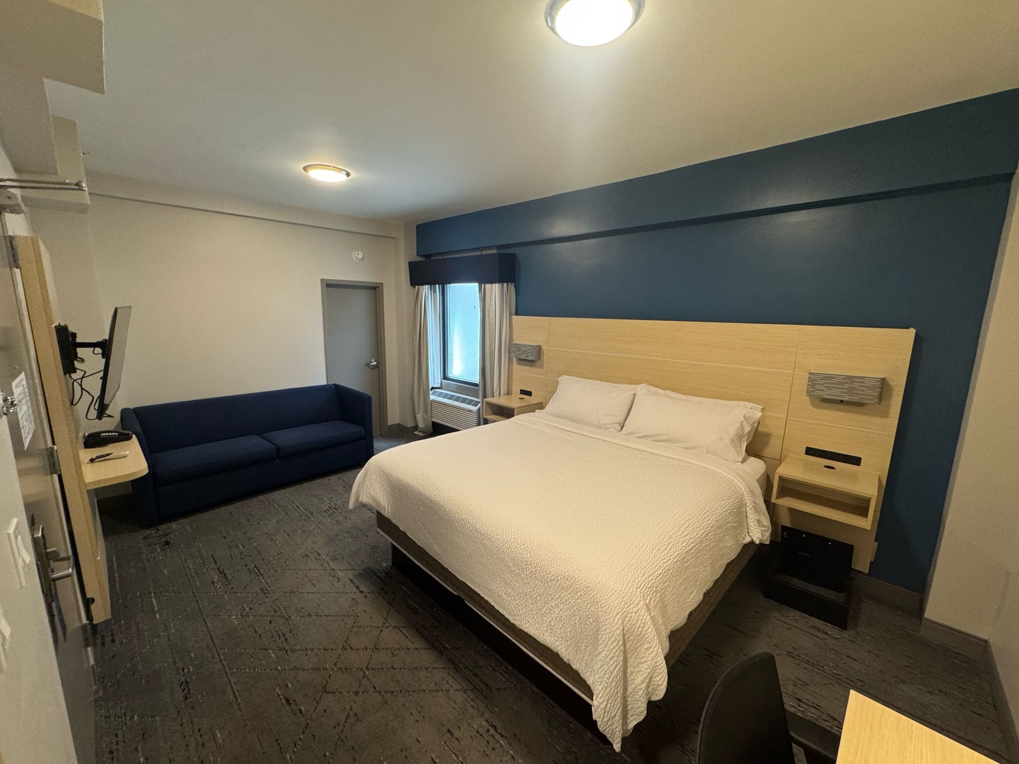 Suite, 1 kingsize bed, toegankelijk voor mindervaliden (Mobility, Accessible Tub) | Luxe beddengoed, donsdekens, een laptopwerkplek