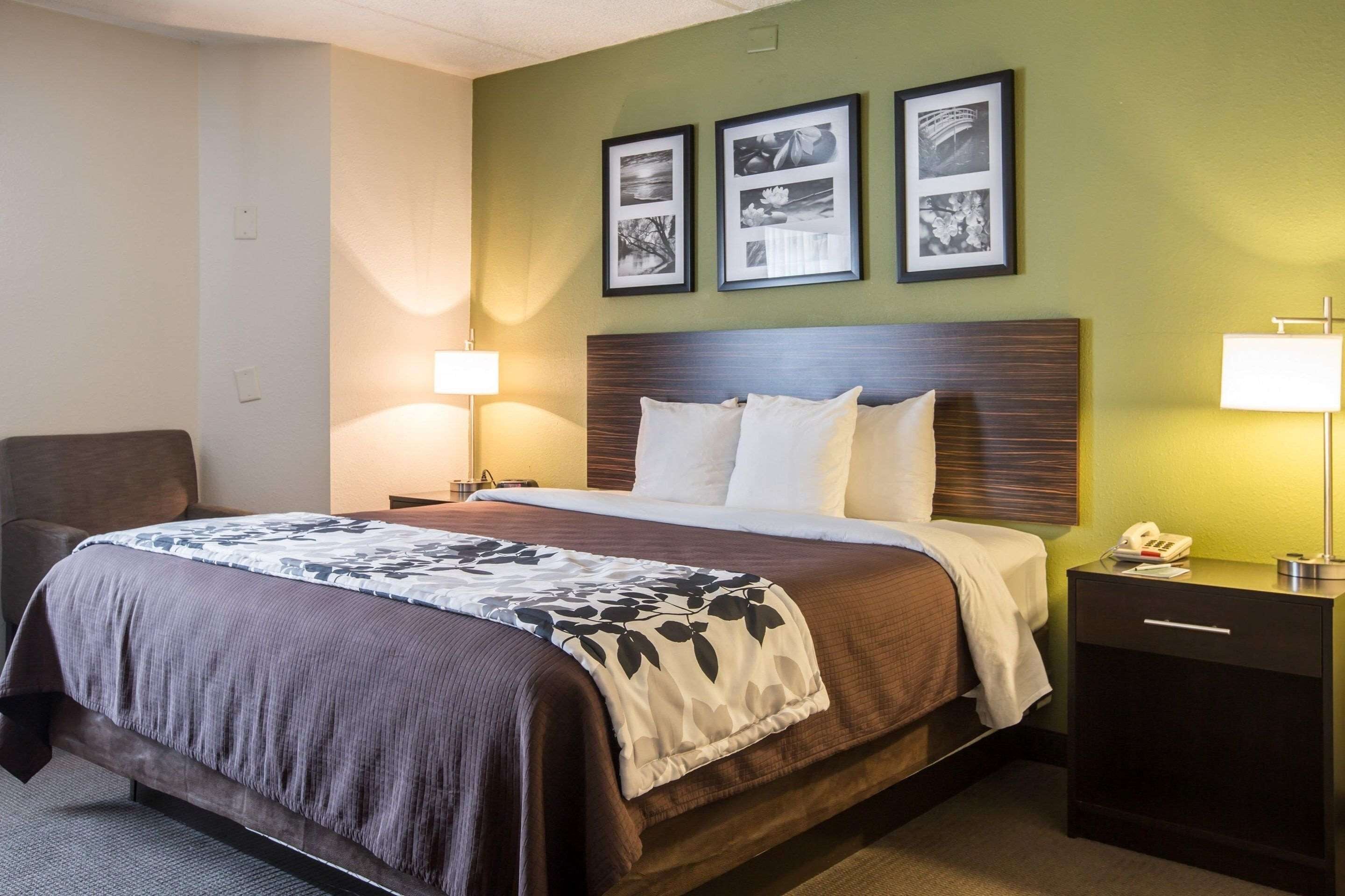 Room, 1 Queen Bed, Accessible, Non Smoking | Memory foam beds, desk, laptop workspace, blackout drapes