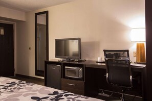 Standard Room, 1 King Bed, Non Smoking | Memory foam beds, desk, laptop workspace, blackout drapes