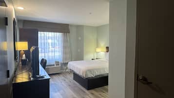 Room, 1 Queen Bed, Accessible, Non Smoking (Mobility, Roll-In Shower)