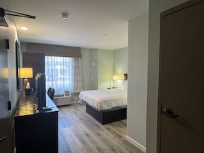 Room, 1 Queen Bed, Accessible, Non Smoking (Mobility, Roll-In Shower)