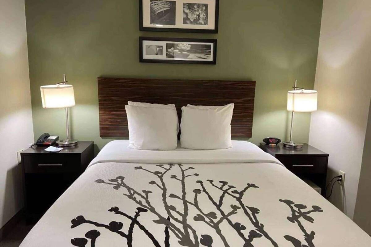 In-room safe, desk, iron/ironing board, free WiFi