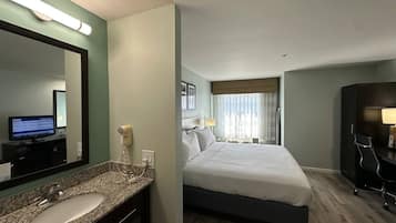 Room, 1 King Bed, Non Smoking | In-room safe, desk, iron/ironing board, free WiFi