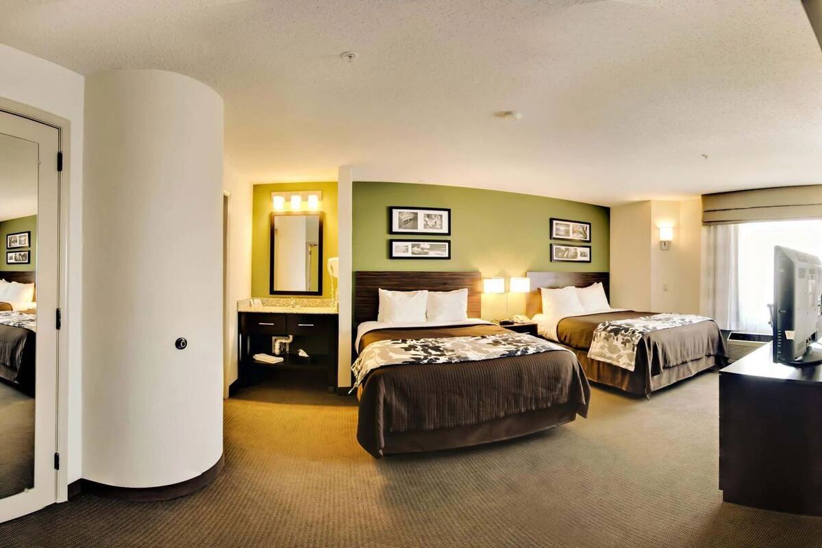 In-room safe, desk, iron/ironing board, free WiFi