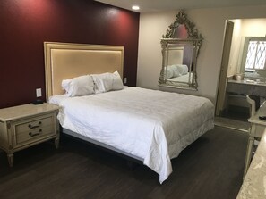 مكتب ومكواة/لوح كي وواي فاي مجانًا وملاءات أسرّة