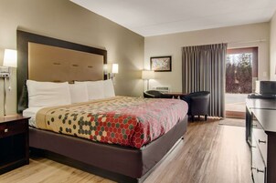 Escritorio, wifi gratis, ropa de cama y despertador 