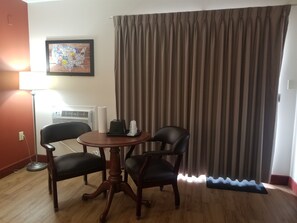 In-room dining - Econo Lodge Cadillac (Cadillac)